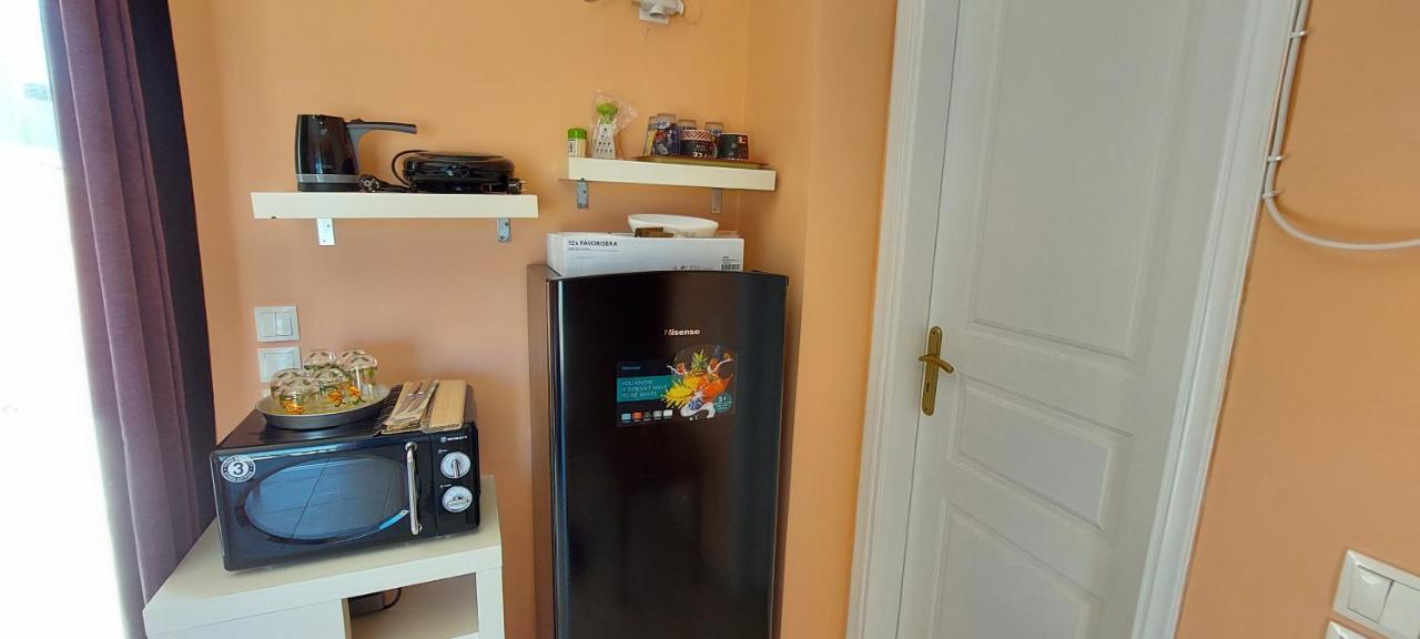 Anastacias Apartment Artemida  Ngoại thất bức ảnh