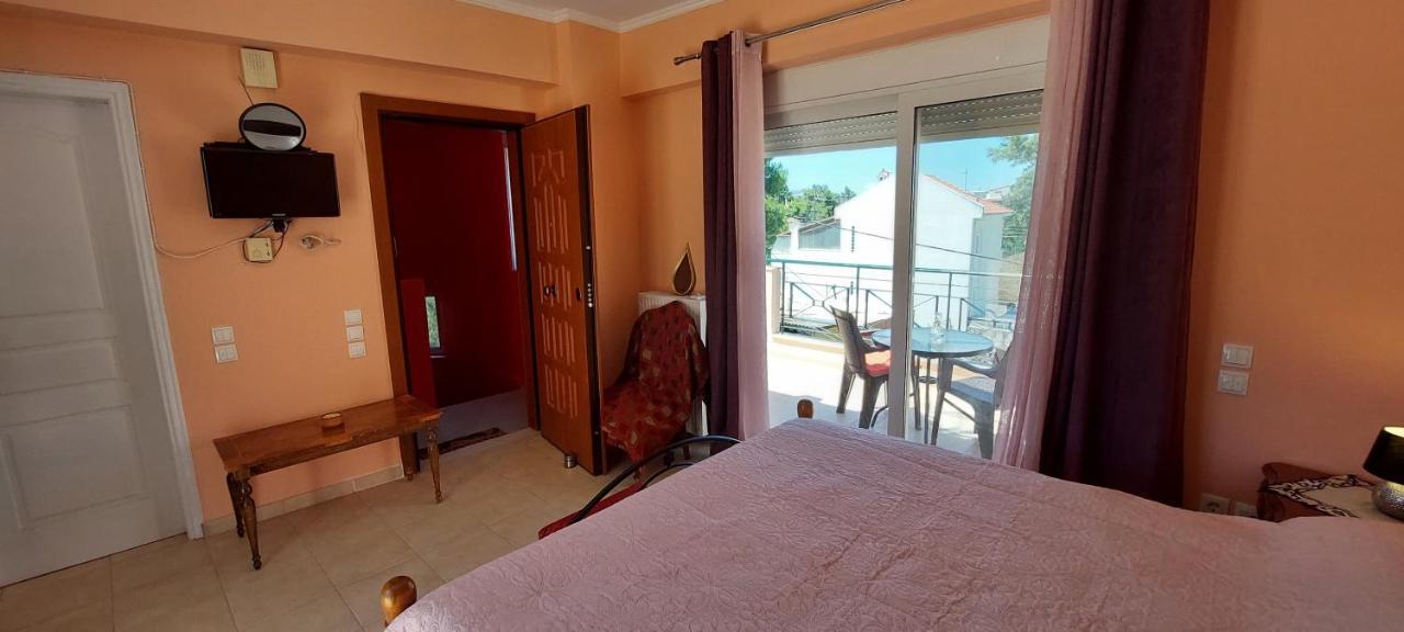 Anastacias Apartment Artemida  Ngoại thất bức ảnh
