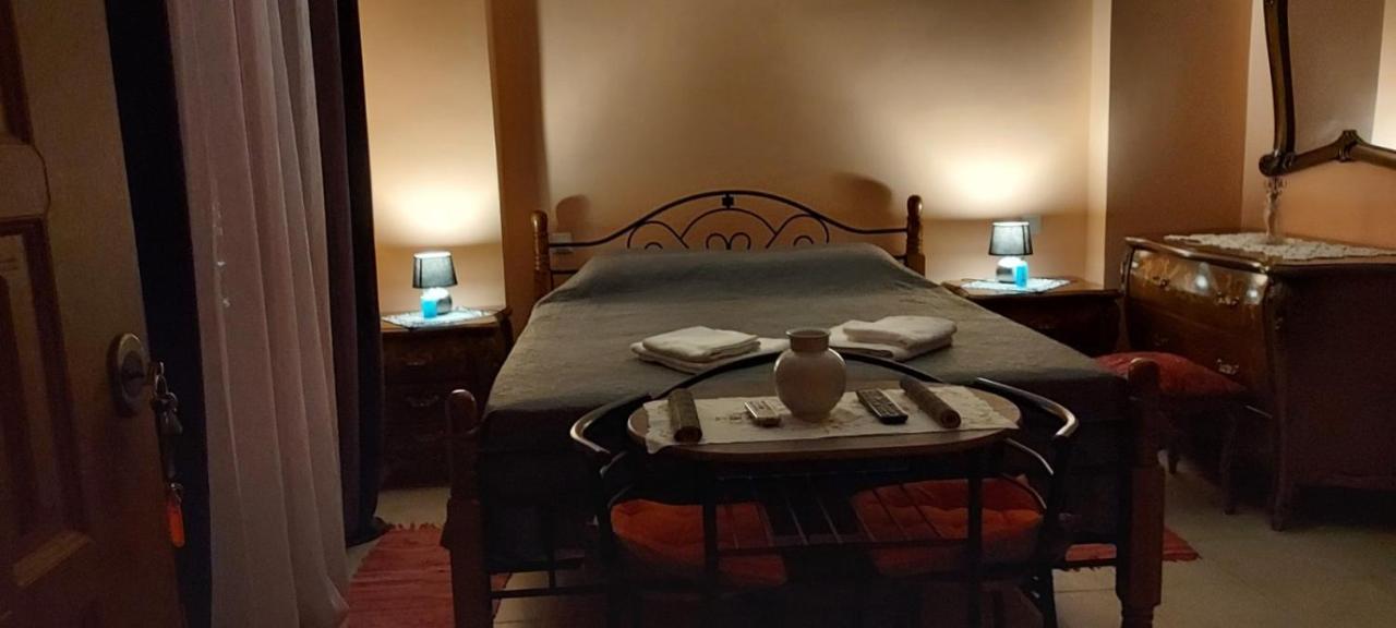 Anastacias Apartment Artemida  Ngoại thất bức ảnh